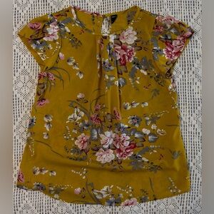 Mustard Floral Blouse Size M– High Neck Cap Sleeve Top with Pleated detail